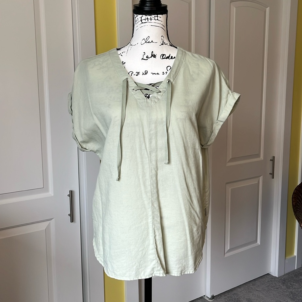 Eddie Bauer Sage Green Short Sleeve Linen Blend Top size Medium